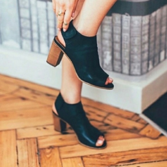 Steve Madden Nonstp Booties in Tan Leather - Picture 7 of 7
